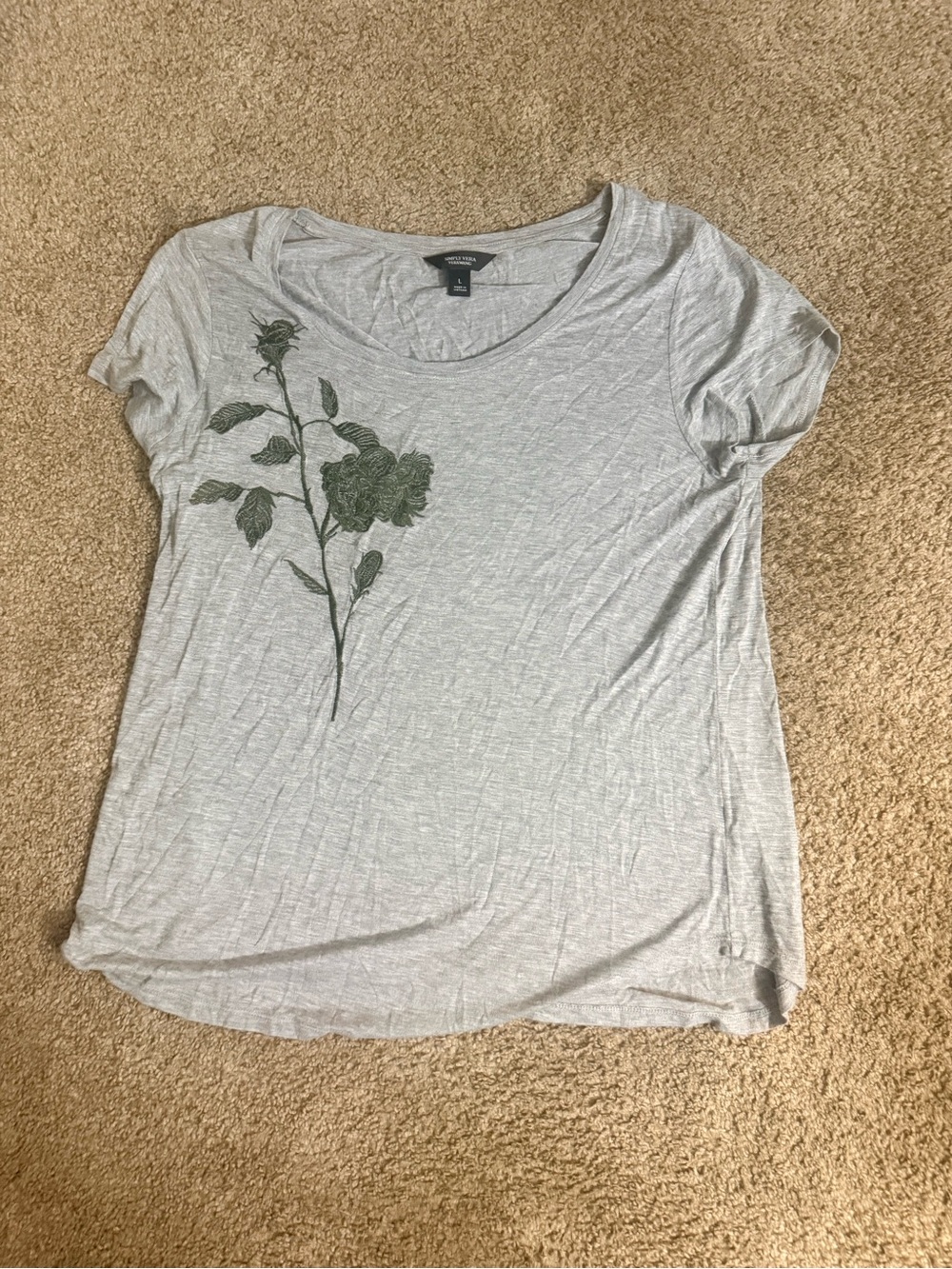 Simply Vera Vera Wang Gray Floral Graphic Tee Size Large Soft Casual Top